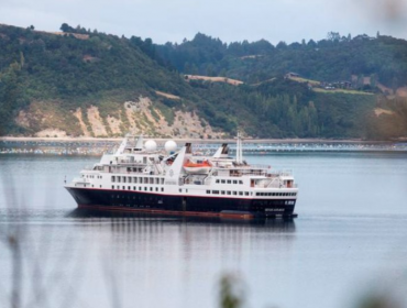 Evacuaron a 97 pasajeros de crucero en Castro: salieron del país en vuelo charter