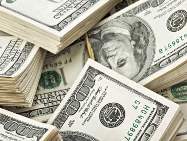 Precio del dólar llega a los $860 y alcanza nuevo máximo histórico