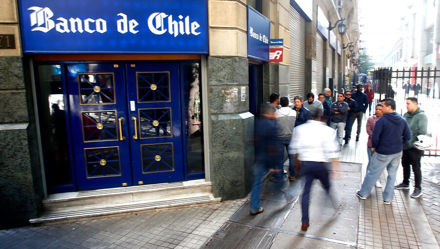 Clientes del Banco de Chile podrán postergar cuotas de créditos de consumo e hipotecario por el coronavirus