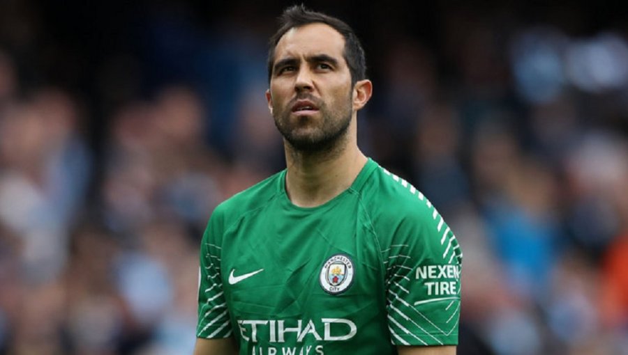 Claudio Bravo dejaría el Manchester City a mitad de año y llegaría un nuevo arquero