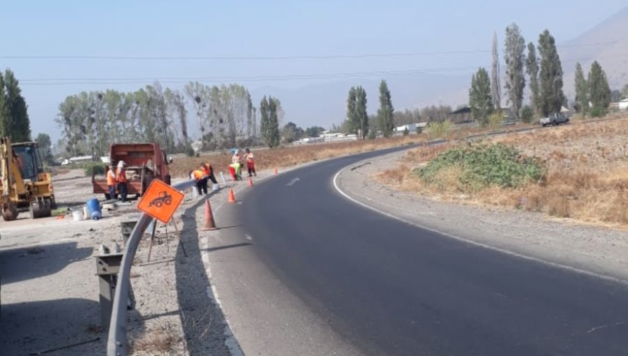 Instalan barreras en cruce de Hijuelas con ruta 5 Norte para terminar con basural