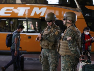 Salud y Ejército instalan barrera sanitaria en terminal de buses de Concepción