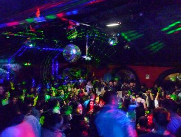 Decretan el cierre de discoteques y restricciones a cines y restaurantes en la región Metropolitana