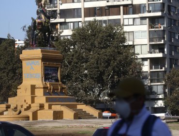 Con prohibición de acercarse a Plaza Baquedano quedó joven que rayó monumento