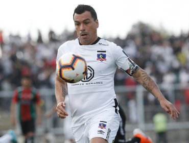 Esteban Paredes aplazaría otra vez su retiro y pensaría seguir jugando en 2021