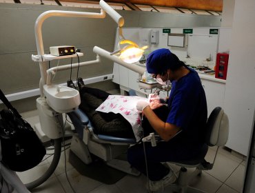 Investigan a dentista acusado de atender pacientes pese a tener coronavirus en Antofagasta