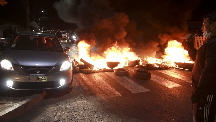 Diversos cortes de rutas hubo la noche del viernes en litoral central de Región de Valparaíso