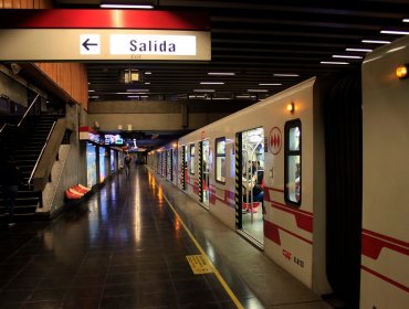 Usuarios del Metro de Santiago deberán esperar 10 minutos entre trenes durante el fin de semana