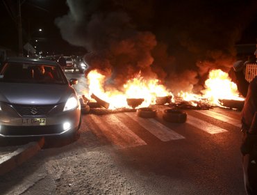 Diversos cortes de rutas hubo la noche del viernes en litoral central de Región de Valparaíso