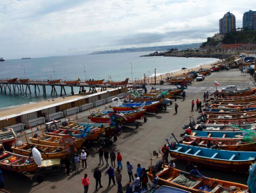 Caleta Portales de Valparaíso cierra sus puertas para proteger a trabajadores de la tercera edad, que son el 80%