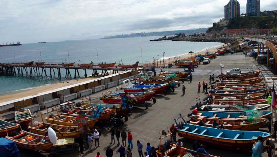 Caleta Portales de Valparaíso cierra sus puertas para proteger a trabajadores de la tercera edad, que son el 80%