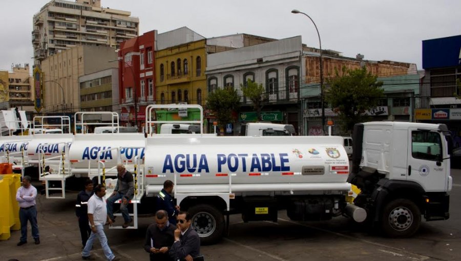 Con motoniveladora realizarán trabajos de mejoramiento de caminos en sectores altos de Valparaíso