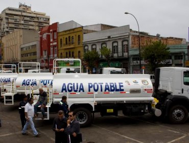 Con motoniveladora realizarán trabajos de mejoramiento de caminos en sectores altos de Valparaíso