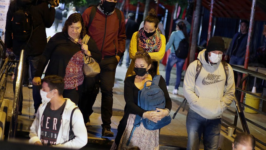 Cambios de horario del transporte público originan altas aglomeraciones en la región Metropolitana