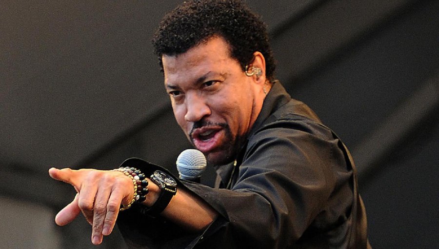 Lionel Richie analiza reversionar «We are the world» para ayudar a víctimas del coronavirus