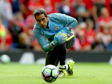 En Inglaterra reiteran que Claudio Bravo dejará el Manchester City en junio