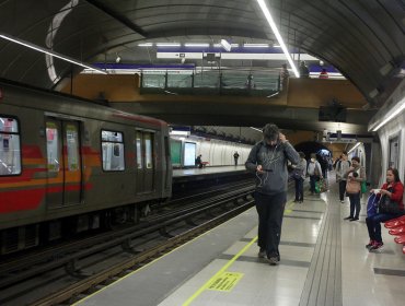 Confirman primer caso de funcionario del Metro de Santiago contagiado con Covid-19