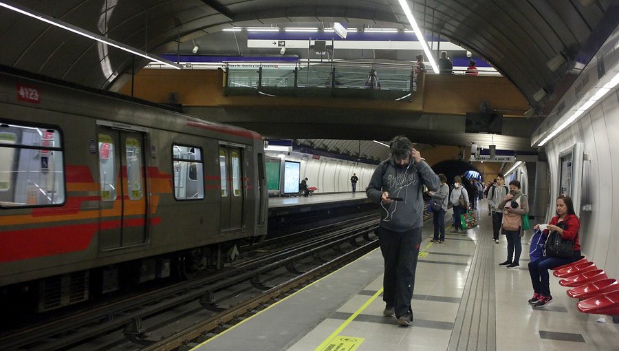 Confirman primer caso de funcionario del Metro de Santiago contagiado con Covid-19