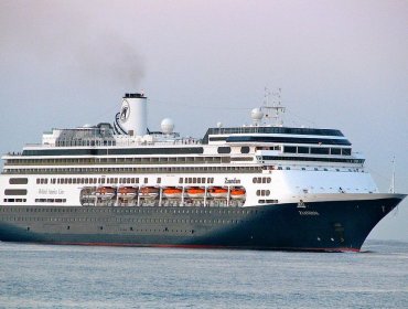 Crucero navega frente a las costas chilenas con 42 pasajeros sospechosos de tener coronavirus