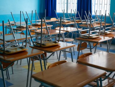 Extienden suspensión de clases por dos semanas y adelantan vacaciones de invierno: escolares no regresarían hasta mayo