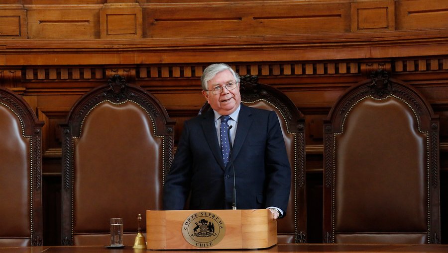 Tras 37 años en el Poder Judicial, Lamberto Cisternas deja la Corte Suprema