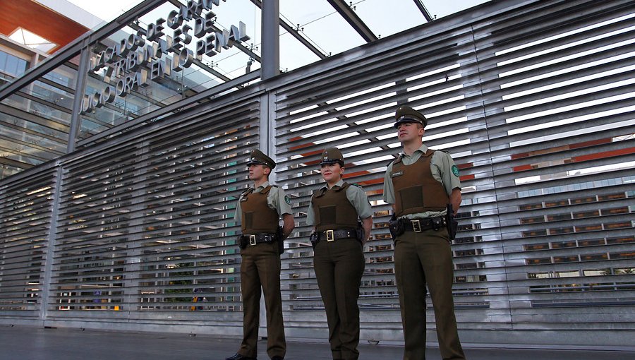 Controles de detención en el Centro de Justicia de Santiago serán por videoconferencia