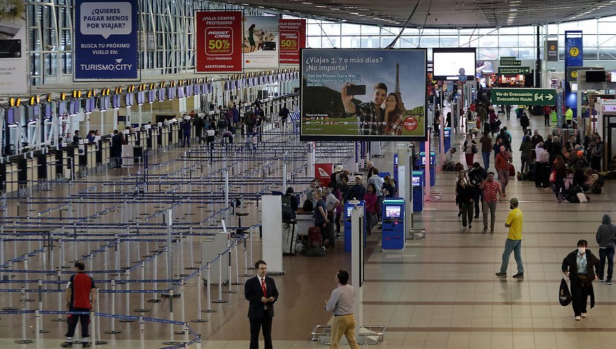 Pasajeros nacionales deben contar con pasaporte sanitario para abordar avión