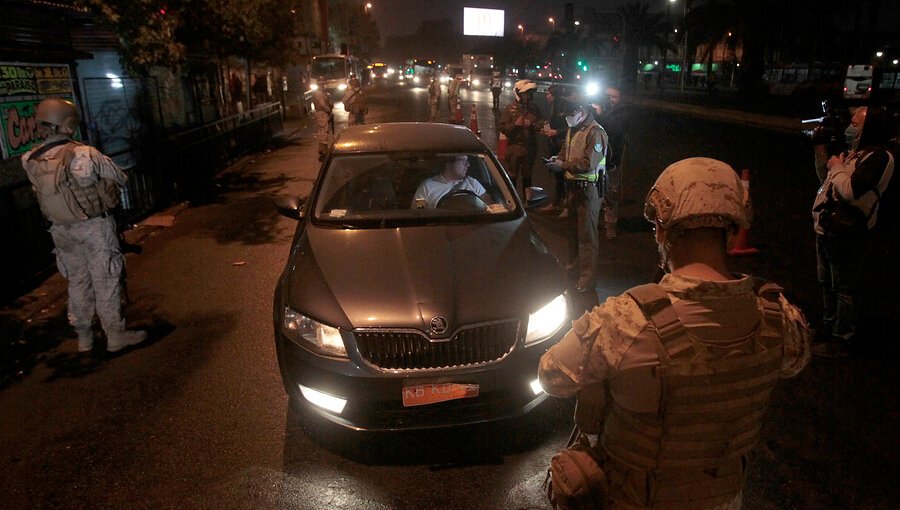 Tres detenidos deja primera jornada de cuarentena obligatoria en siete comunas de la región Metropolitana