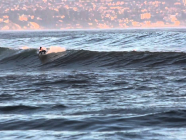 Pese a llamados a no hacer turismo, hasta surfistas han llegado a playas de la región de Valparaíso