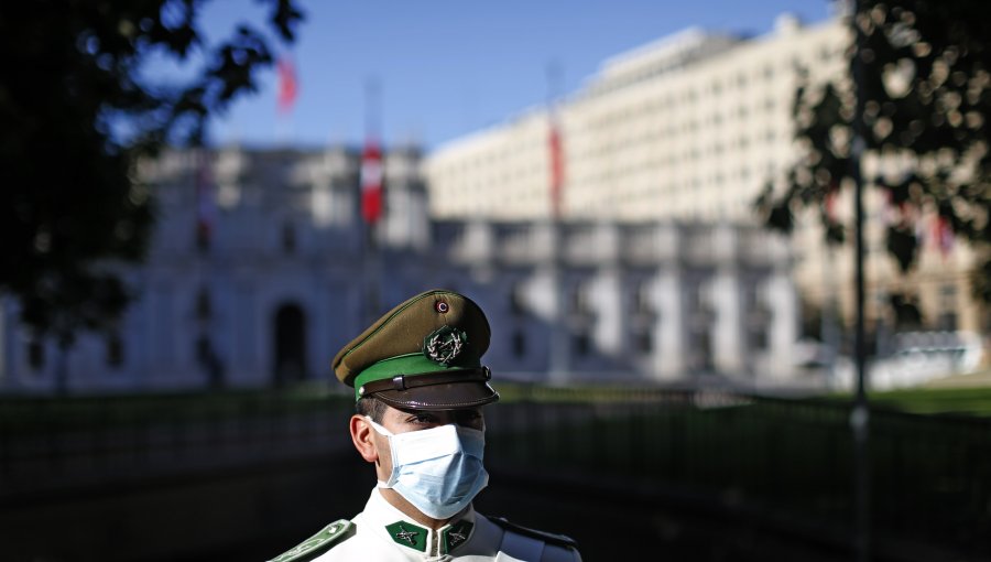 Carabinero parte de la Guardia Oficial de La Moneda dio positivo a examen de Coronavirus