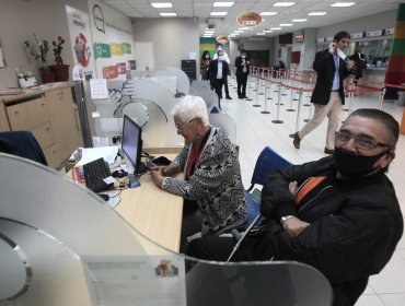 Jubilados siguen cobrando pensiones en forma presencial este fin de semana