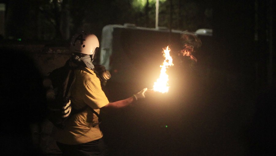 Detienen a sujeto que atacó con 3 bombas molotov a comisaría de Quilicura