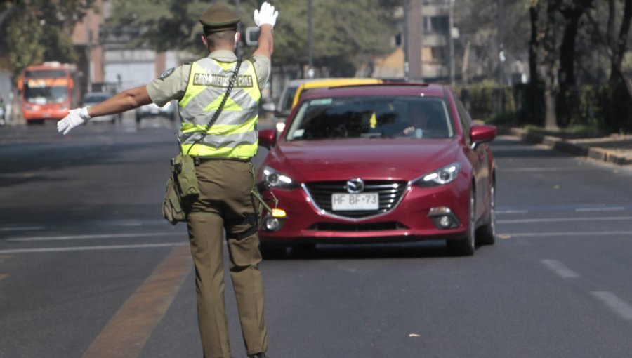 Nueva violación de cuarentena en Las Condes: Hombre con coronavirus fue sorprendido en la vía pública