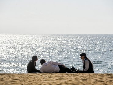 Pese a llamados, turistas y residentes se volcaron a las playas de la región de Valparaíso el domingo