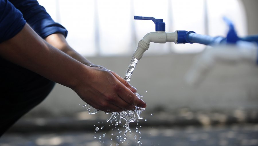 Sin previo aviso entre 15 mil y 20 mil hogares se quedaron sin agua en Quilpué tras falla de Esval