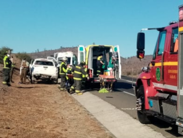 Un lesionado deja volcamiento de camioneta en ruta F-962 de Casablanca