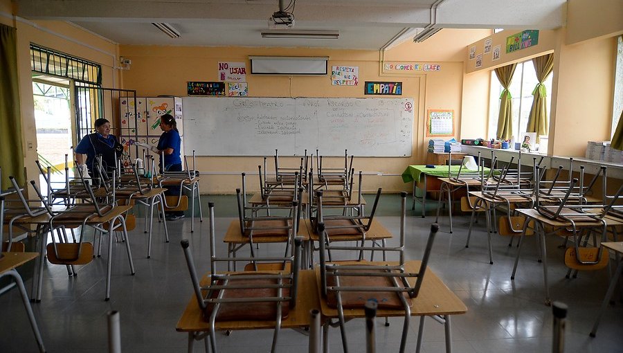 Mañalich descarta que clases presenciales se retomen durante el peak del Covid-19 en Chile