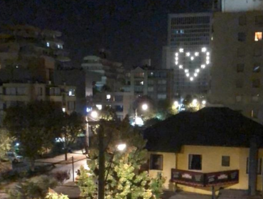 Hotel de Viña del Mar ilumina habitaciones en forma de corazón: registro fue captado por la Alcaldesa