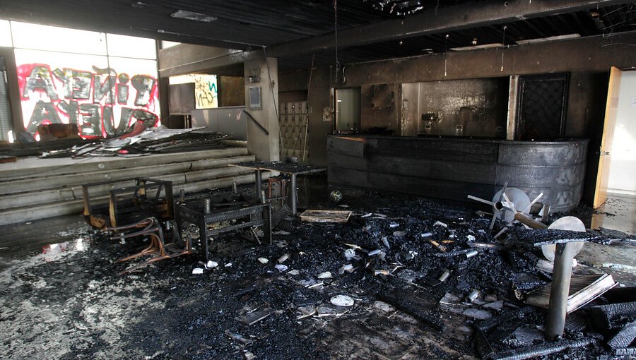 Encuentran cadáver tras nuevo incendio en el Café Literario de Providencia