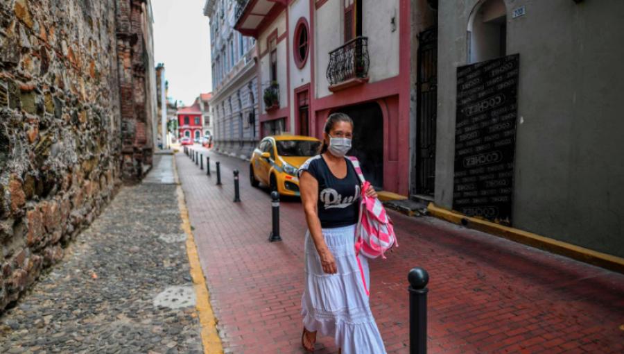 Mujeres y hombres no se cruzarán más en Panamá: salidas a la calle sólo podrán hacerse según el sexo