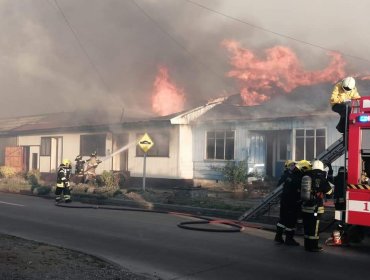 12 viviendas destruidas y 30 hectáreas consumidas deja incendio en Arauco