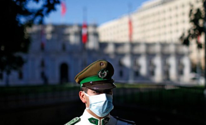 Un tercer guardia del palacio de La Moneda dio positivo al Covid-19: descartan contacto con el Presidente