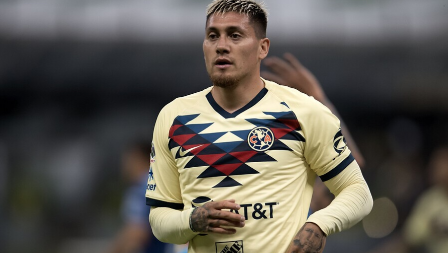 América no habría autorizado a Nicolás Castillo realizar la cuarentena en Chile