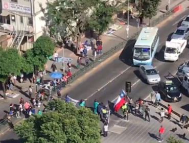 Trabajadores del hospital Gustavo Fricke se tomaron la calle protestando por falta de insumos básicos