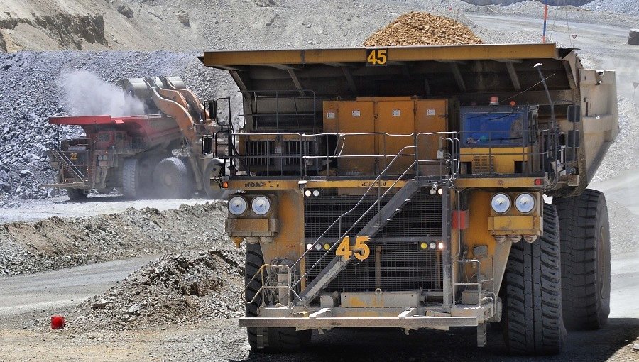 El cobre abrió la semana con una leve alza en la Bolsa de Metales de Londres