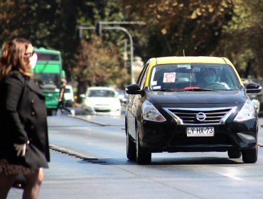 Taxis podrán realizar repartos a domicilio para dos empresas de delivery