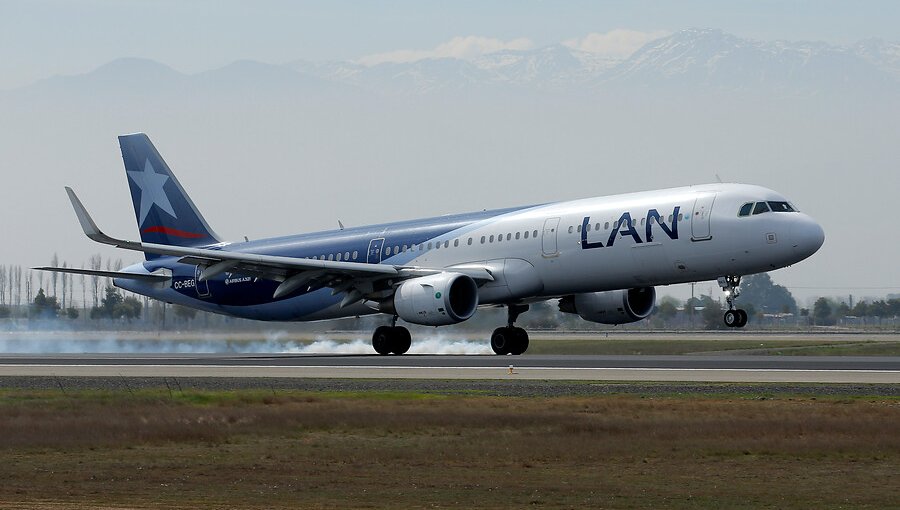 Latam suspenderá todos sus vuelos internacionales entre el 13 y 30 de abril