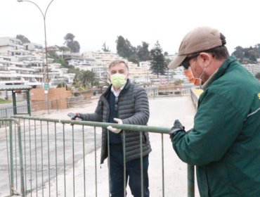 Alcalde de Concón ordenó cerrar el acceso a las playas de la comuna: puso rejas y quitó escaleras