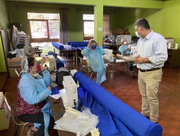 Limache confecciona y entrega gratuitamente mascarillas a transportistas, feriantes y trabajadores