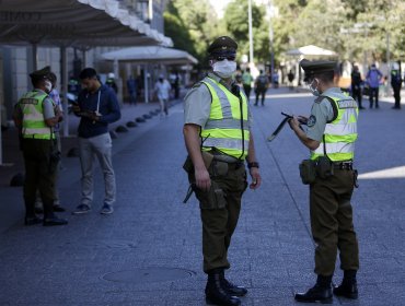 Carabineros detiene a dos personas con covid-19 en supermercado de Ñuñoa